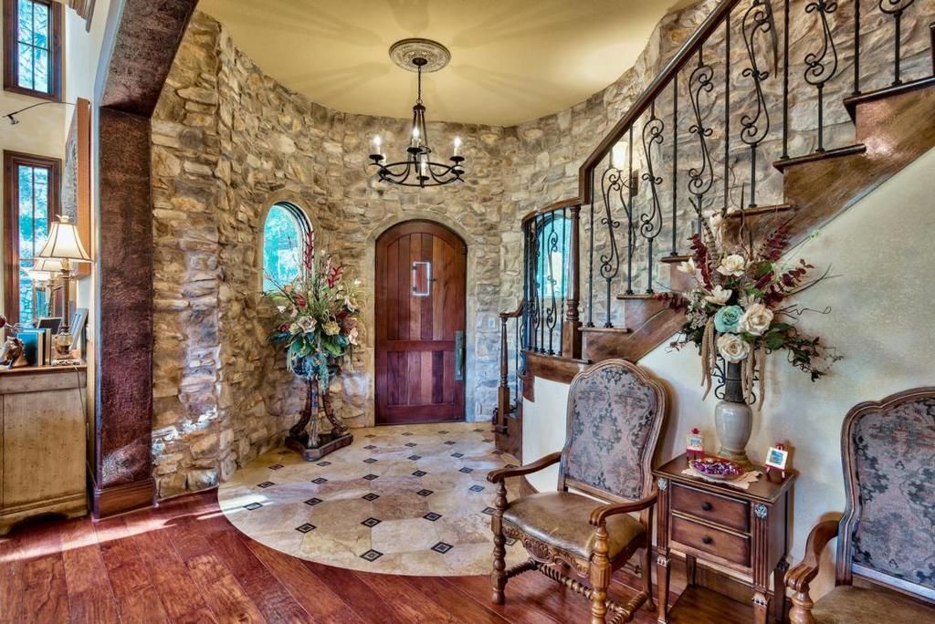 1839 Tuscana Entry Way