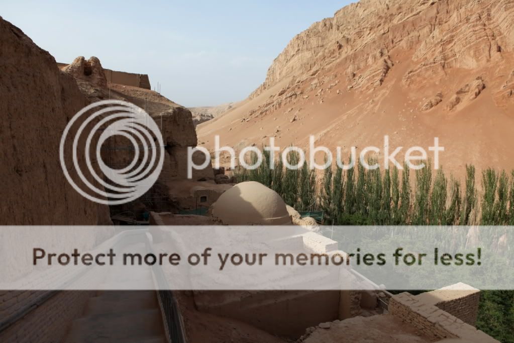 壁画内容丰富,是新疆境内较大的佛教石窟寺遗址之一.